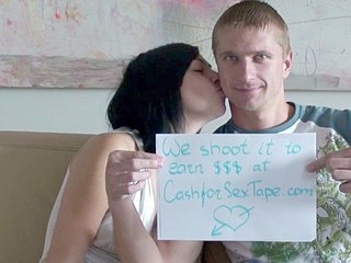 Homemade Videos : The romantic lady and her boyfriend have shown the private details of life , enjoy!