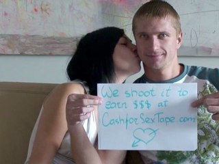 Homemade Couples : The twink and his hot girlfriend have recorded their home vids to earn extra cash!
