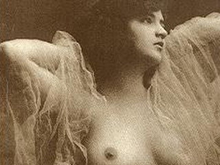 Classic Porn : Free Vintage pictures with lusty cuties uncovering their treasures exposed