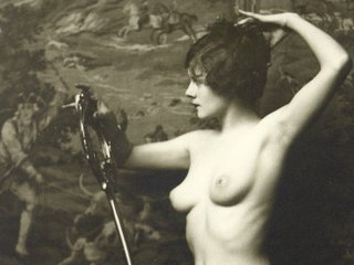 Retro Vintage Porn : Retro girls look like statues in hot retro photos!