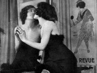 Retro Vintage Porn : Cabaret dancers are not ashamed of being shot bare titted!